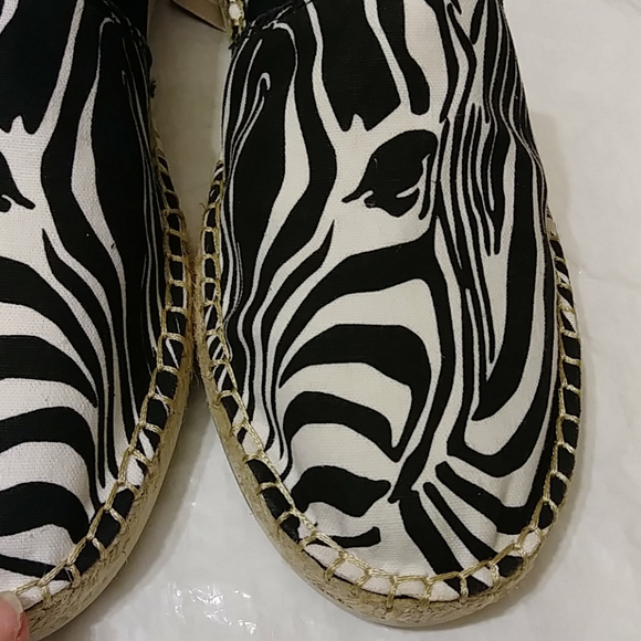 Zebra Pattern Slip On Flat Shoes - Picture 8 of 9